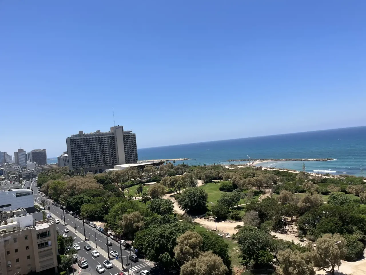 Blick auf das Mittelmeer vom Hotel Grand Beach in Tel Aviv