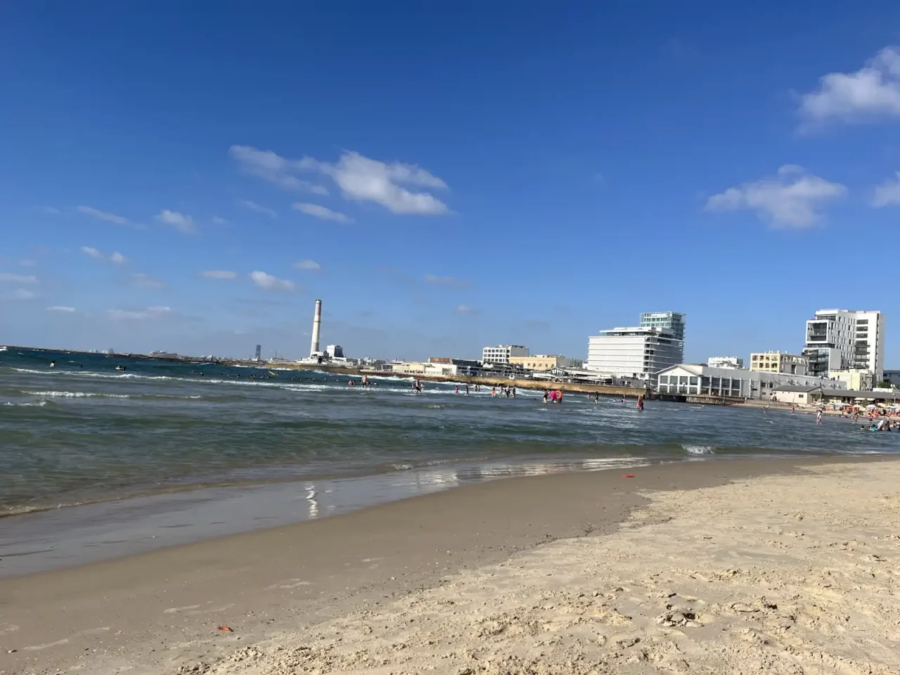 Blick in den Norden am Strand in Tel Aviv