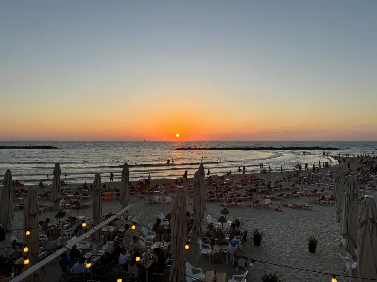 Sonnenuntergang am Strand Tel Aviv